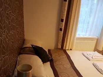 **  The Avari Beach Hotel ブラックプール イギリス